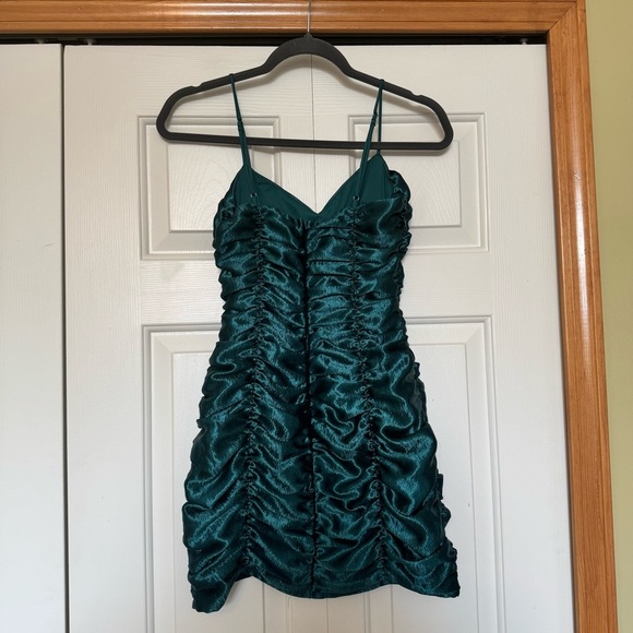 Lucy in the Sky Green Ruched Mini dress - Picture 3 of 5